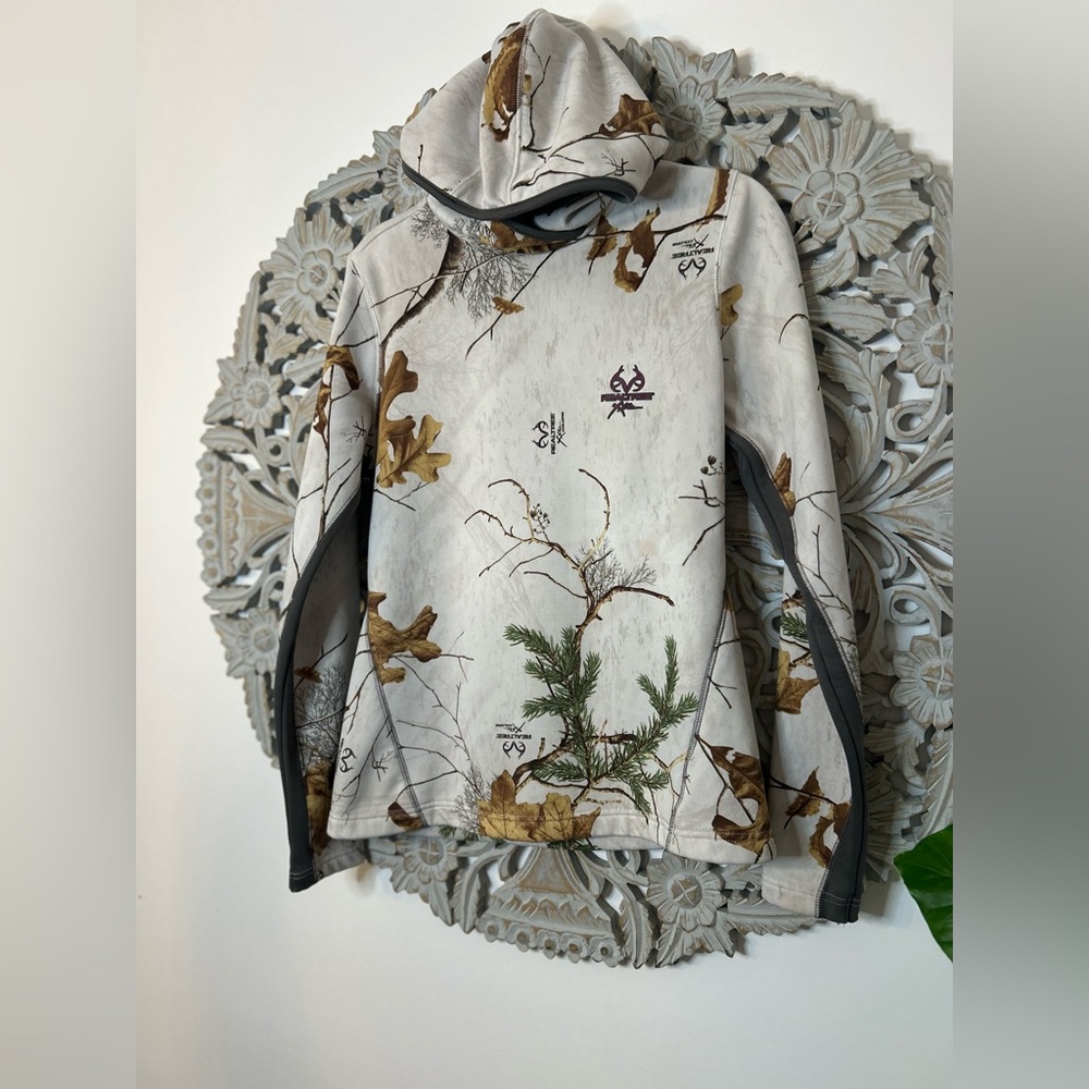 Realtree cream Camo Hoodie Size Medium